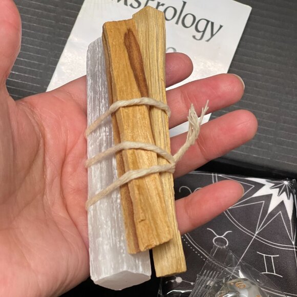 NWT Celestial Harmony Crystal & Smudge Gift Set with Astrology Dice - Picture 3 of 5